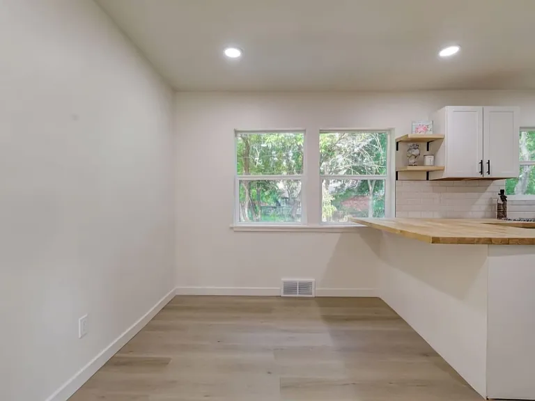 4713 N Prospect Ave — Photo 5