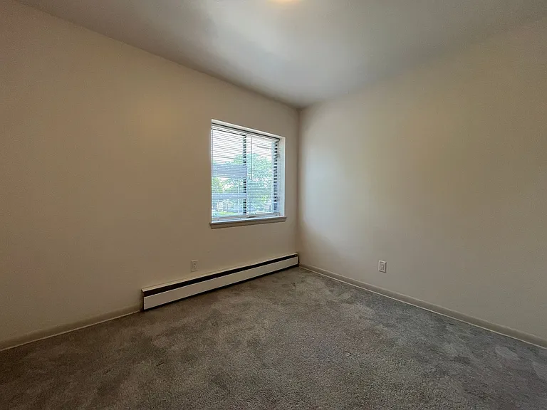 2194 S 84th St — Photo 10