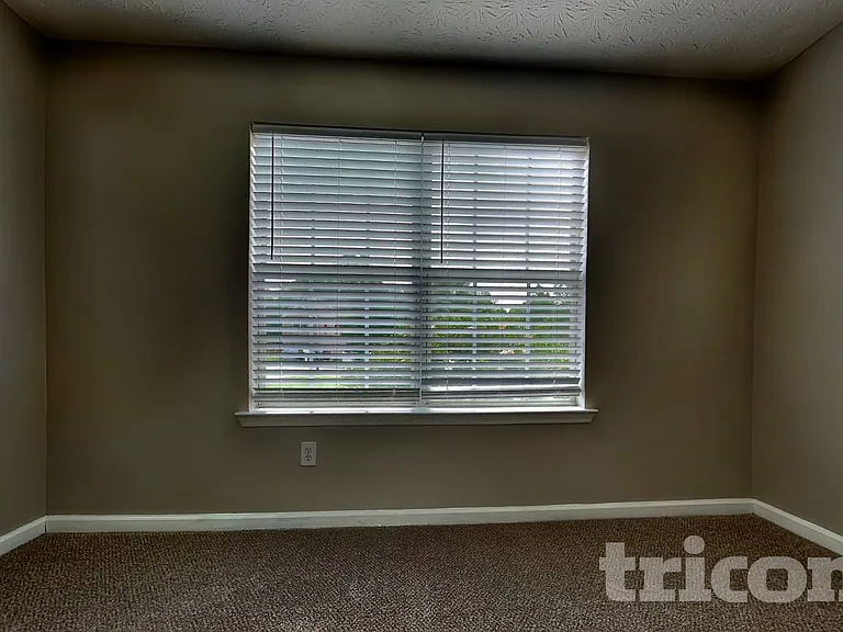 660 Tipperary Rd — Photo 14