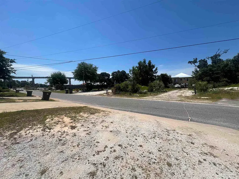 13528 Canal Dr — Photo 2