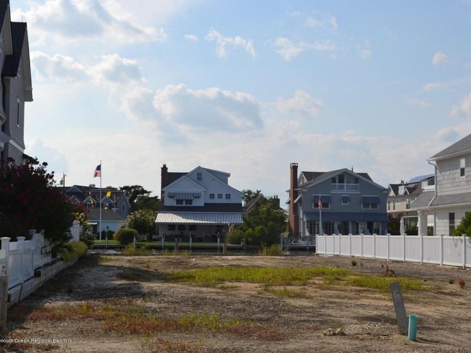 2nd image of 922 Barnegat Ln