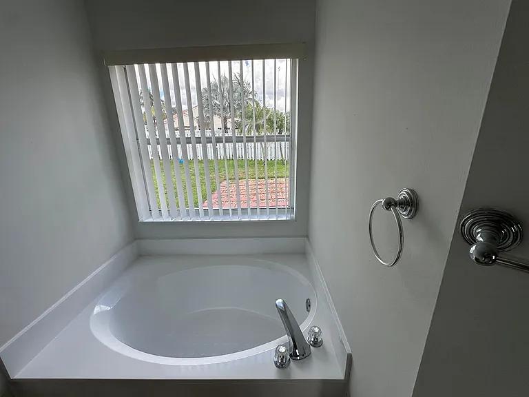 1051 Briar Ridge Rd — Photo 9