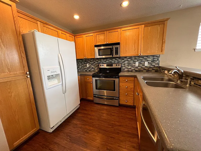 16895 NW Oak Creek Dr — Photo 3