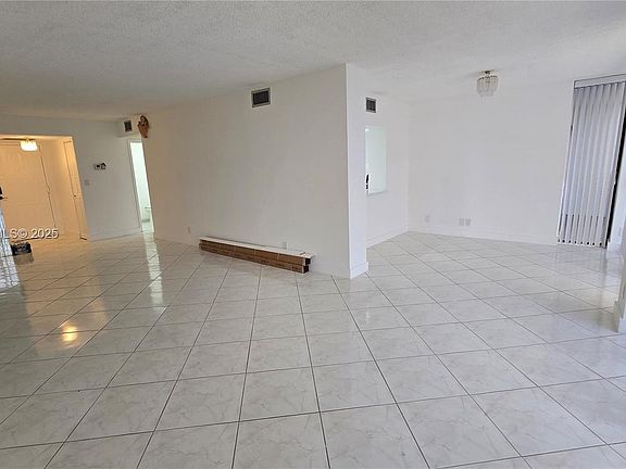 3rd image of 600 Parkview Dr APT 525