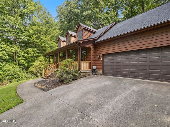 3rd image of 4825 Camby Ln