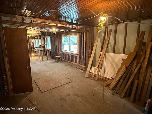 5th image of 825 Summit St