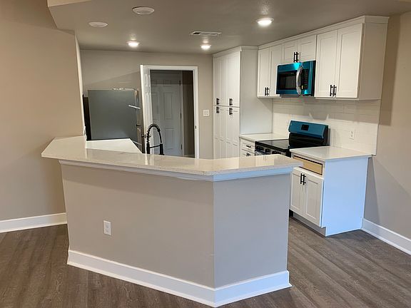 4th image of 436 W College St