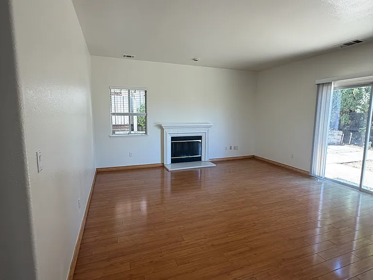 1147 Legend Cir — Photo 22