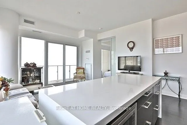 1080 Bay St #4608 — Photo 6