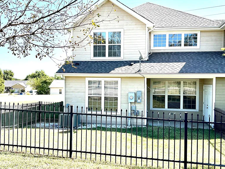 1000 Burton Pl — Photo 22