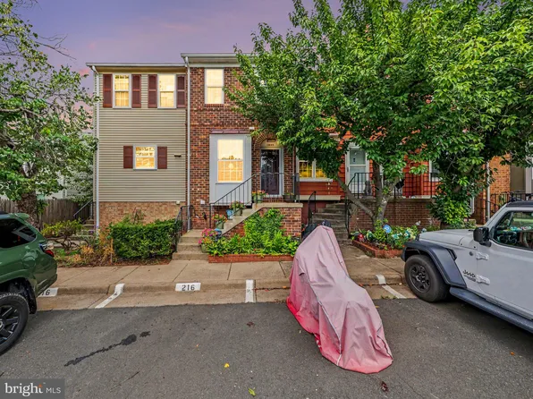 13849 Constitution Ct, Chantilly, VA 20151