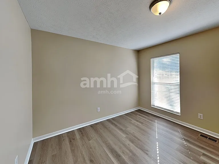 725 Kent Cir — Photo 10