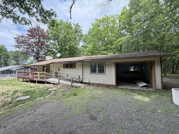 10 Cedar Ln, Albrightsville, PA 18210