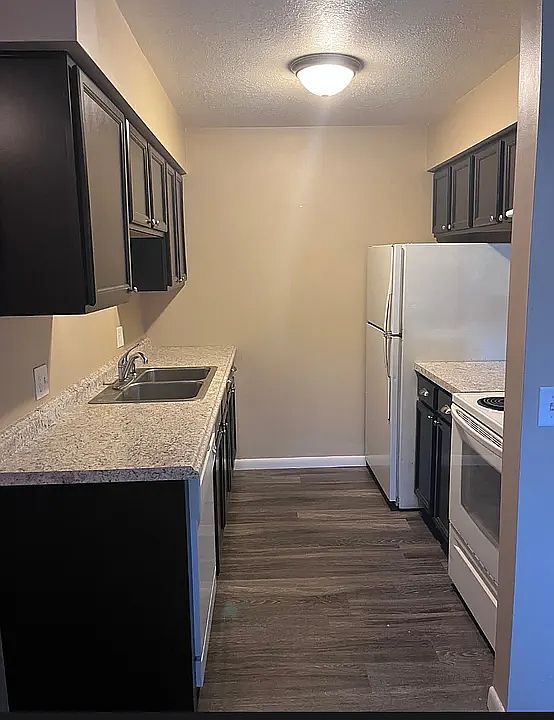 1st image of 404 Marlboro Ct #404