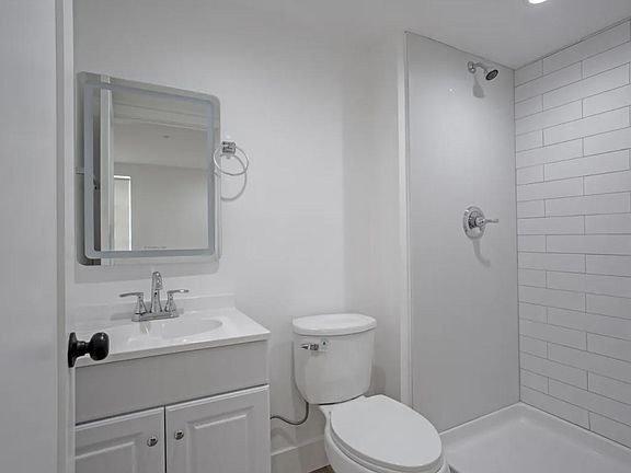 4th image of 1575 W 35th Pl #6