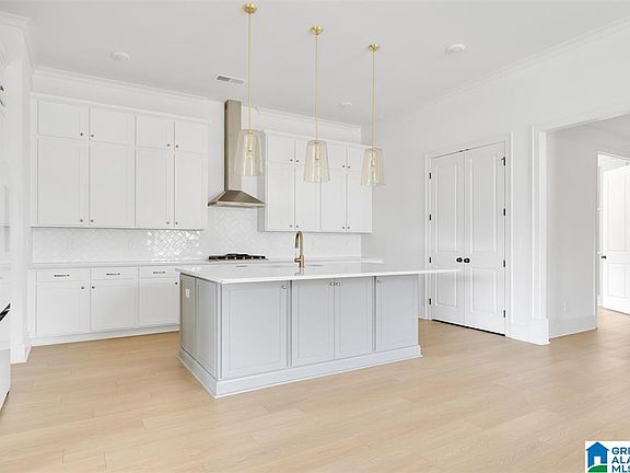 4th image of 1032 Clifton Rd