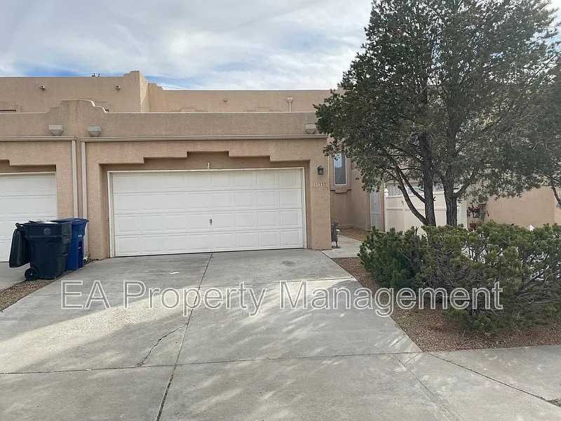 4 bed, 3.0 bath, 1840 sqft, $1,995 — Photo 2