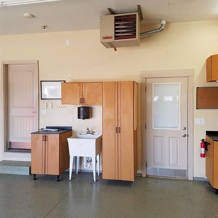 2nd image of 385 NE Greystone Loop