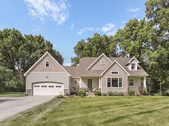2nd image of 905 Meyer Ln
