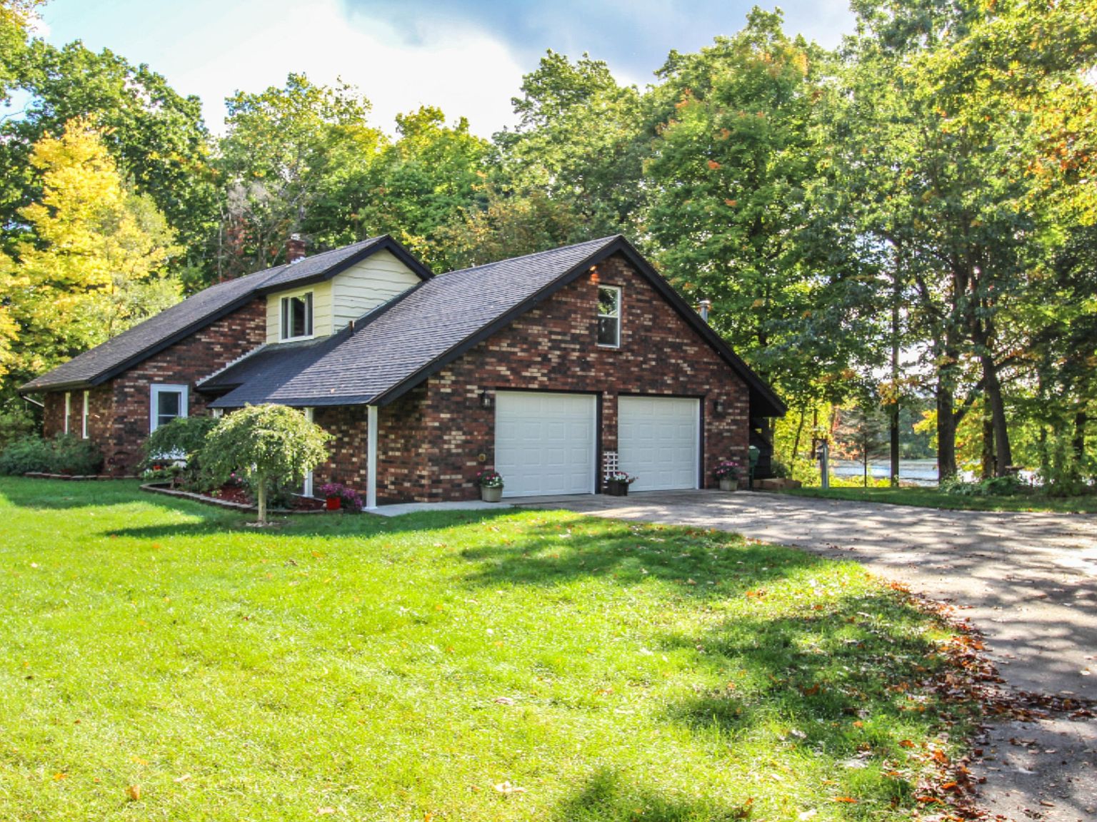 1023 Azaleamum Dr, Three Rivers, MI 49093 Zillow