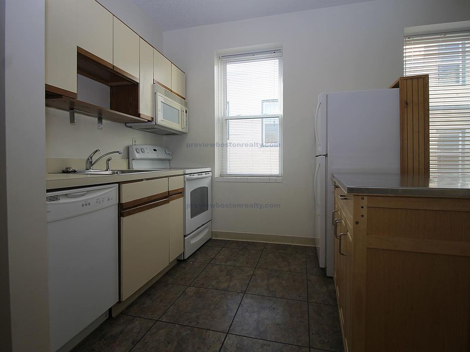 2nd image of 1415 Commonwealth Ave #D502