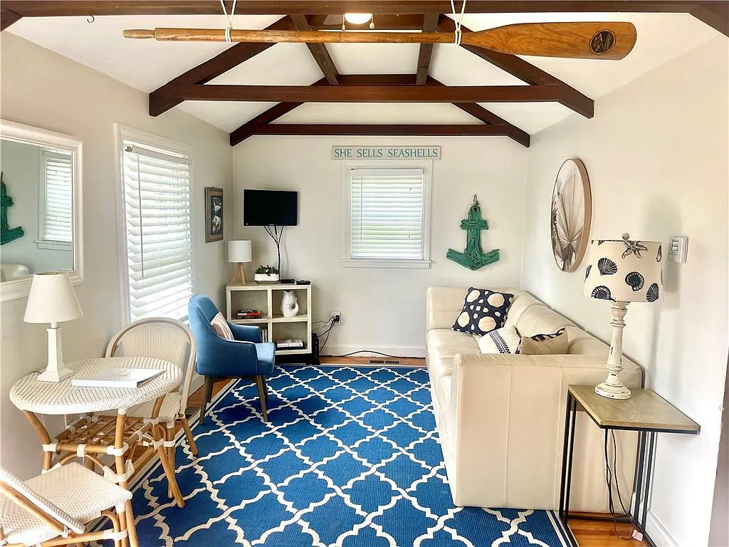 2 bed, 560 sqft, $2,300 — Photo 4