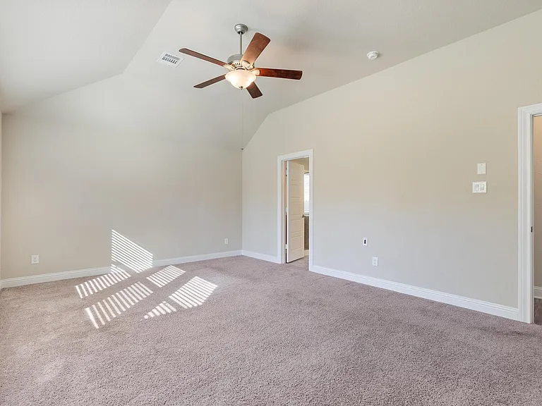 18716 Laurel Hills Dr — Photo 17