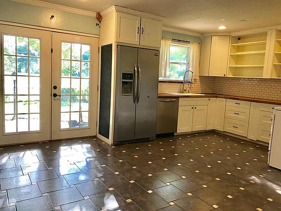 4th image of 408 Dublin Dr