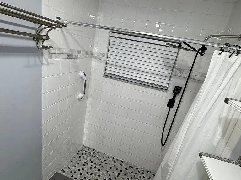 6706 S Himes Ave — Photo 11
