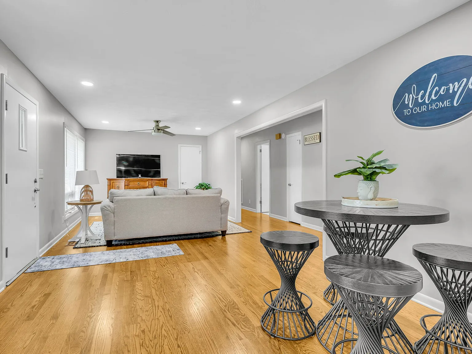 4 bed, 2300 sqft, $6,500 — Photo 3