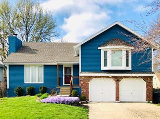 917 NW Woodlynne Dr, Blue Springs, MO 64015