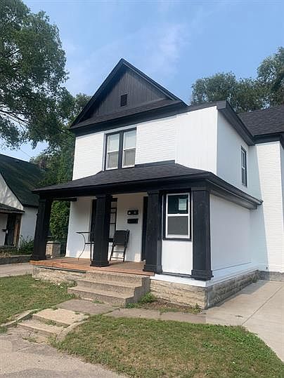 1st image of 347 24th Ave NE #1