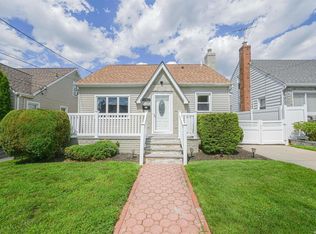 1062 Esther St, Franklin Square, NY 11010