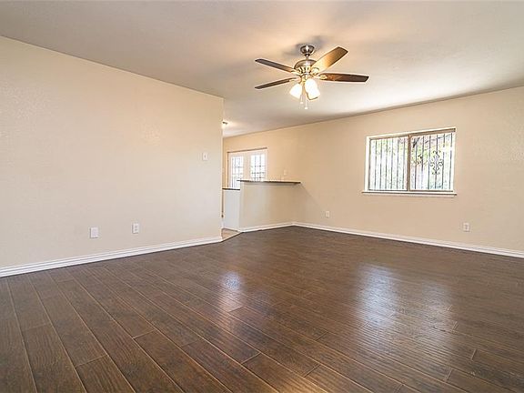 3rd image of 2524 Mossglen Dr