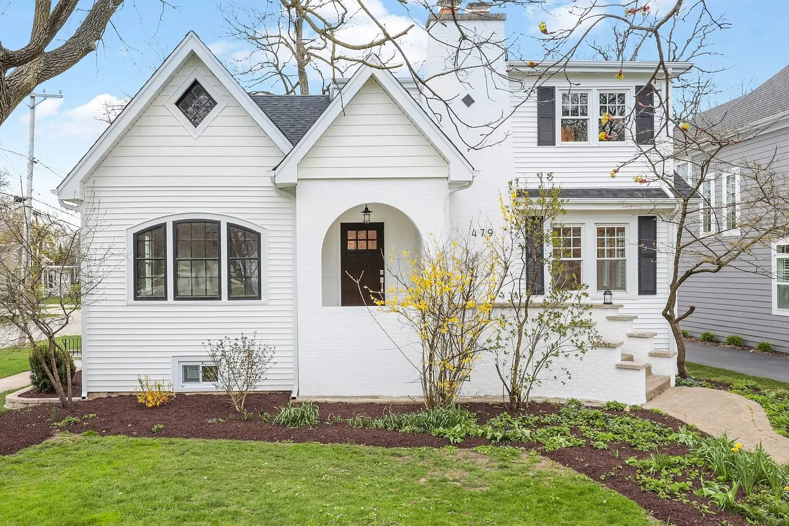 479 Carleton Ave photo 1