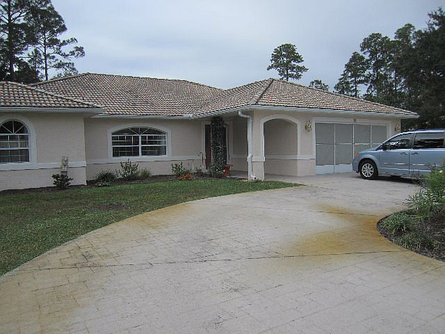 1st image of 11 Bruce Ln