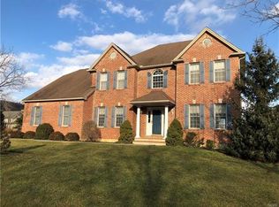 2113 Fieldstone Dr, Bethlehem, PA 18015