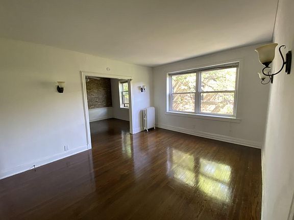 2nd image of 3746 N Pine Grove Ave APT 3E