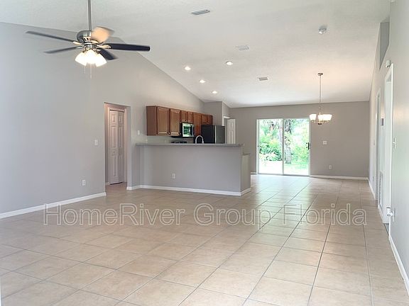 5th image of 573 SE Sweet Ave