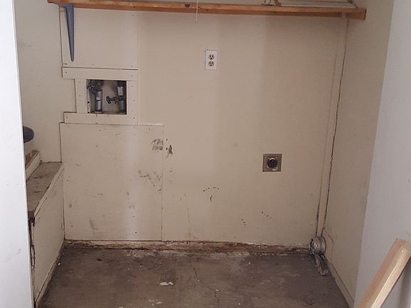 washer/dryer hookups in garage