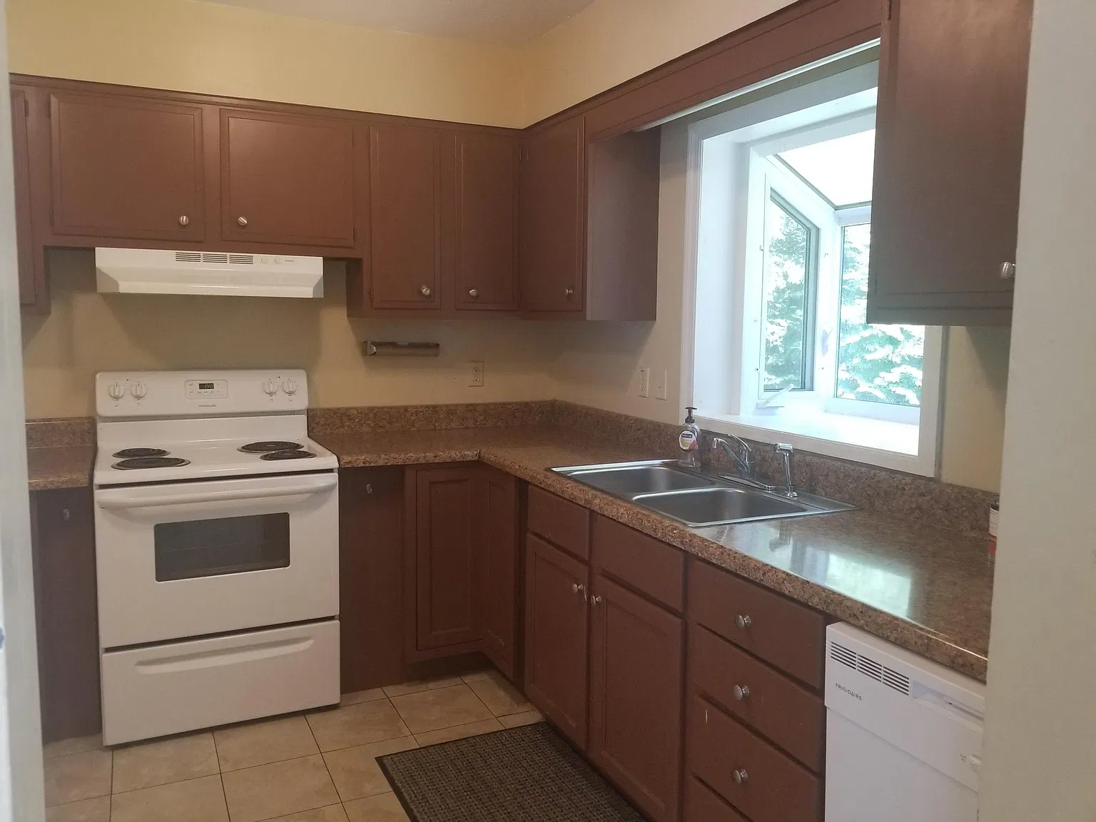 3 bed, $1,850 — Photo 2