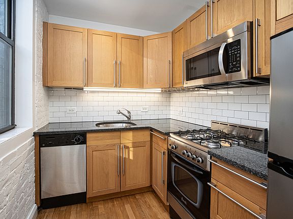 4th image of 303 E 109th St APT 3