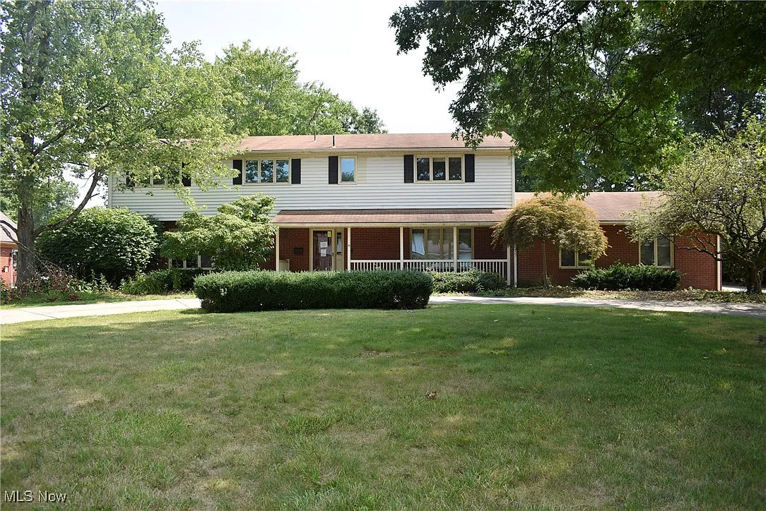 728 Wildwood Dr NE photo 1