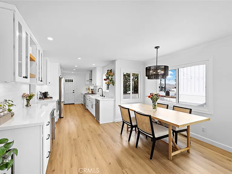 226 La Jolla Dr — Photo 15