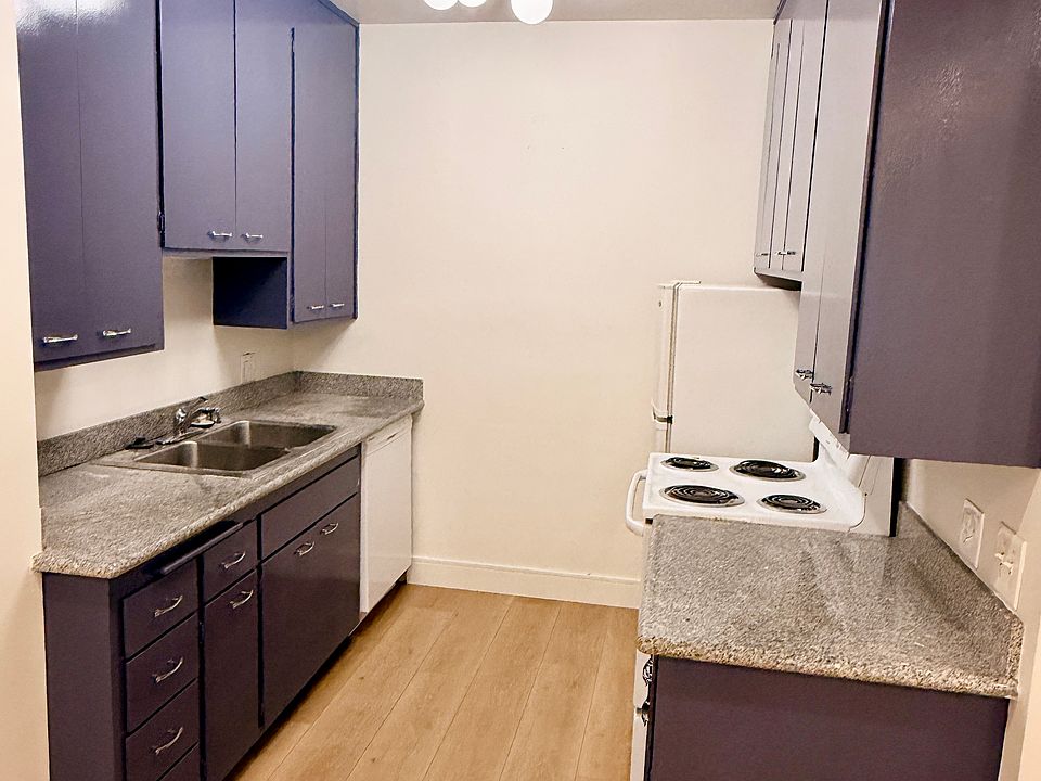 1st image of 172 Athol Ave #28