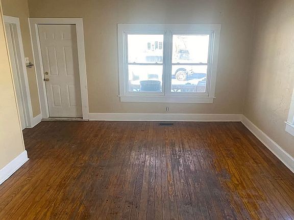 3rd image of 1428 W 3rd St