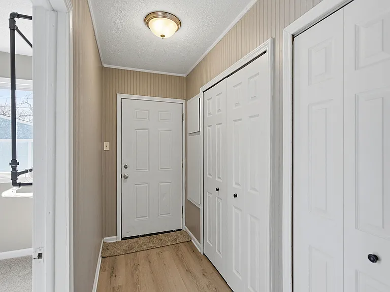 411 W Bernhard Ave — Photo 9