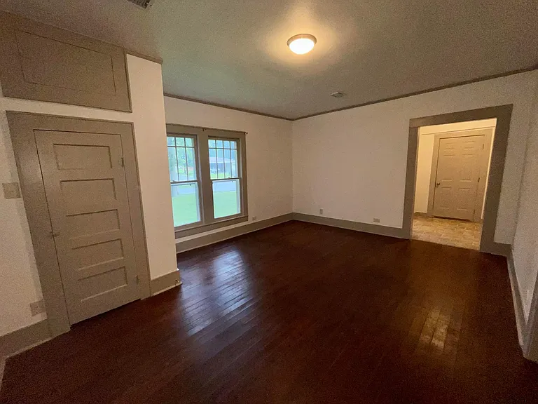 309 S West St — Photo 7