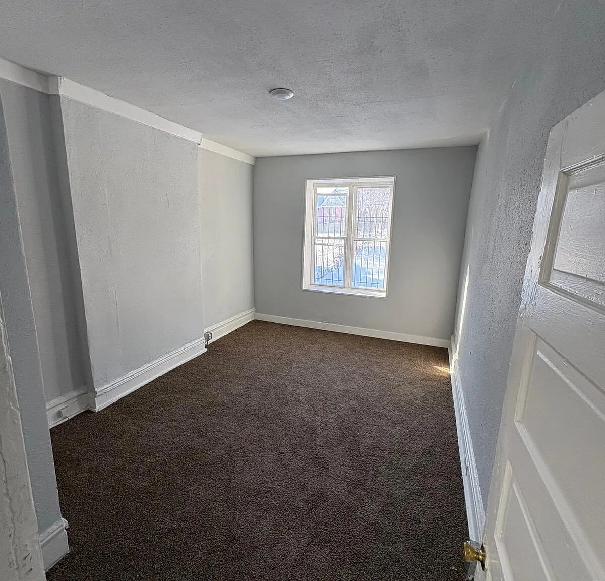 5846 Page Blvd — Photo 1