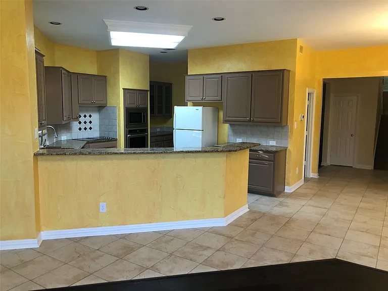3828 Elgin Dr — Photo 5